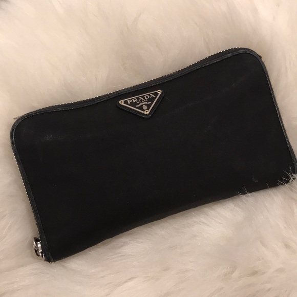 PRADA Wallet - Picture 1 of 2